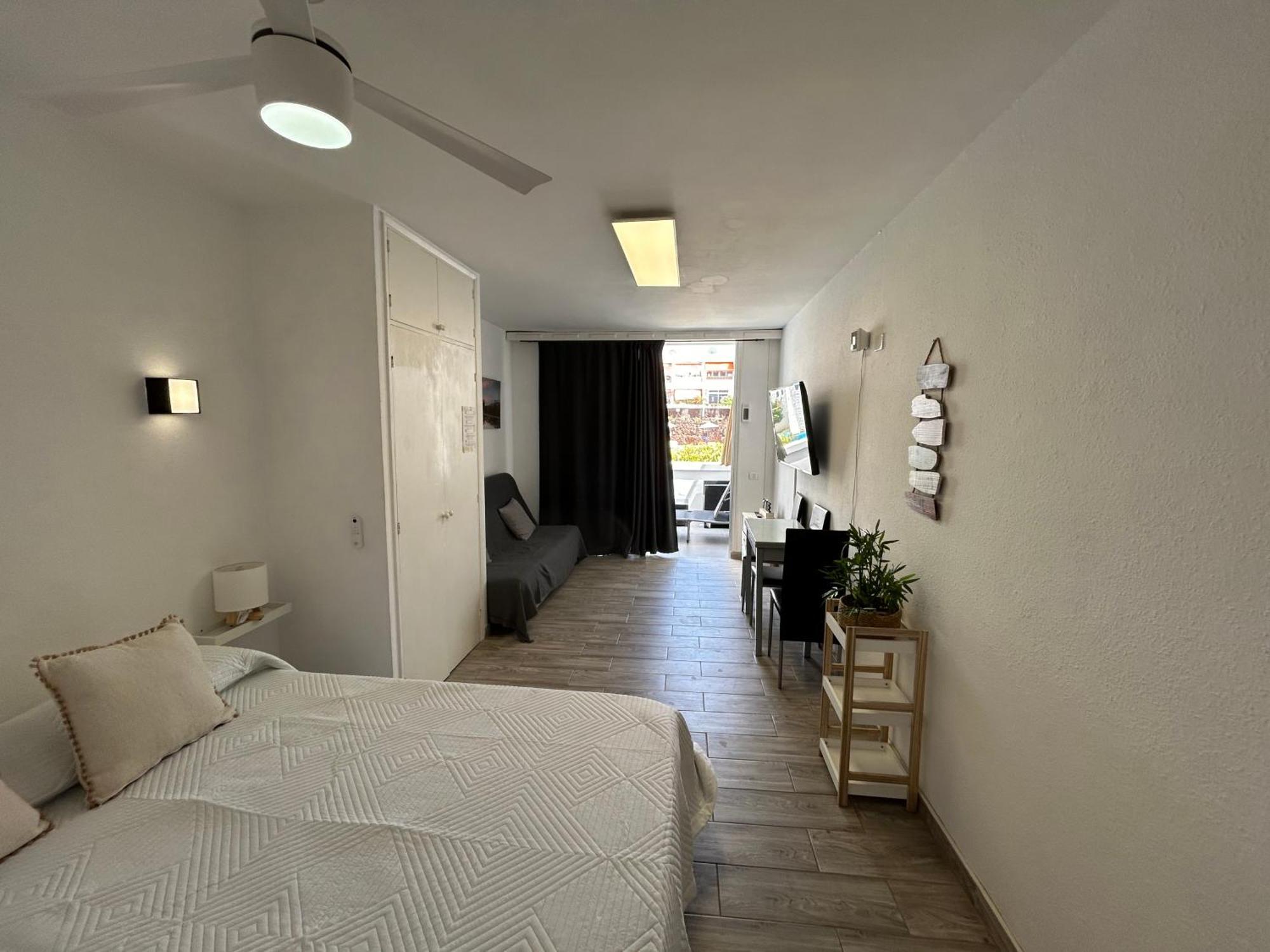 Sunny Apt With Terrace Coastal Area South Arona Arona  Bagian luar foto