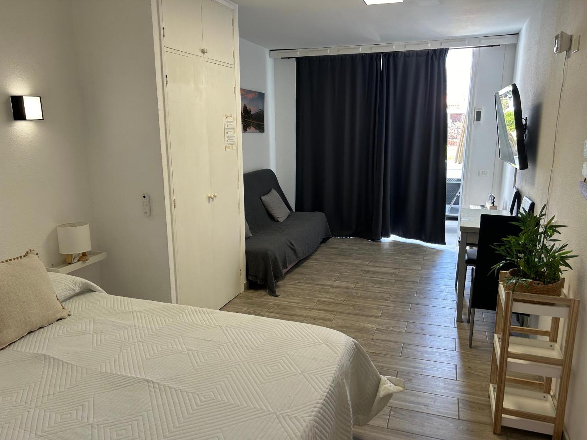 Sunny Apt With Terrace Coastal Area South Arona Arona  Bagian luar foto