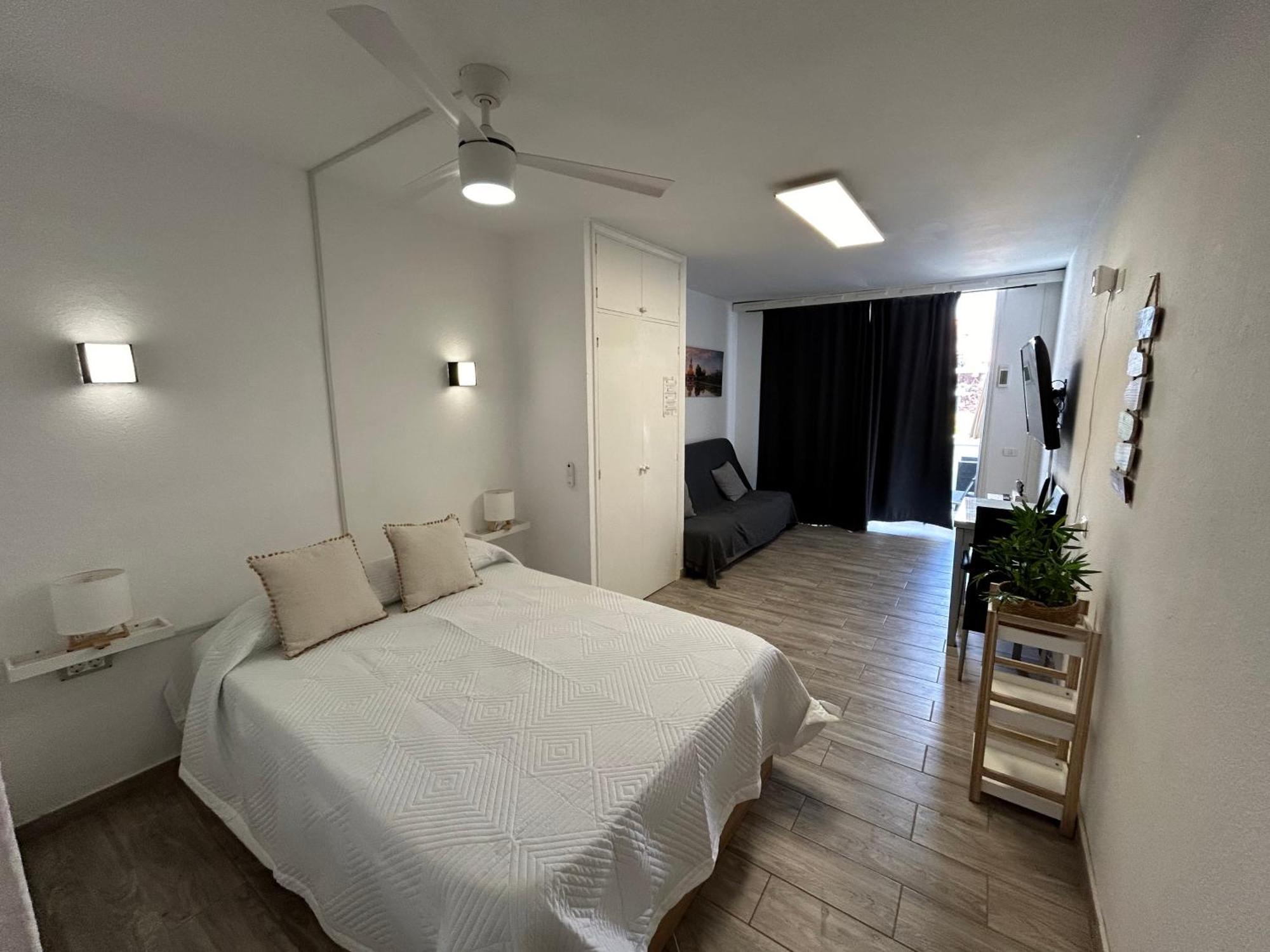 Sunny Apt With Terrace Coastal Area South Arona Arona  Bagian luar foto